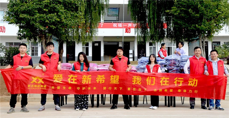 愛心書包丨情暖莘莘學子